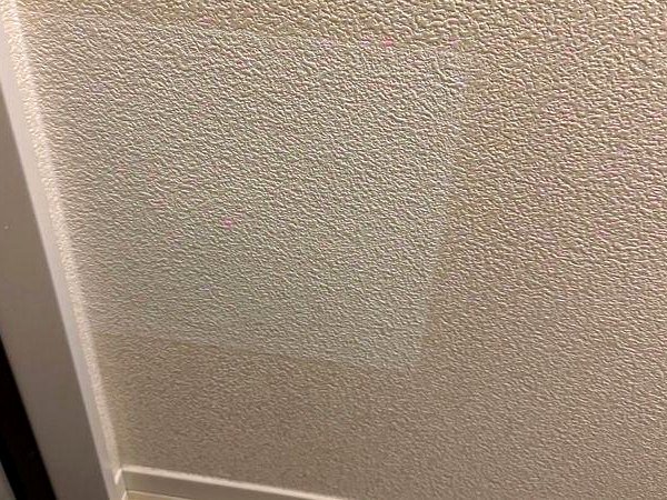 クロス(壁紙)張替え作業の様子